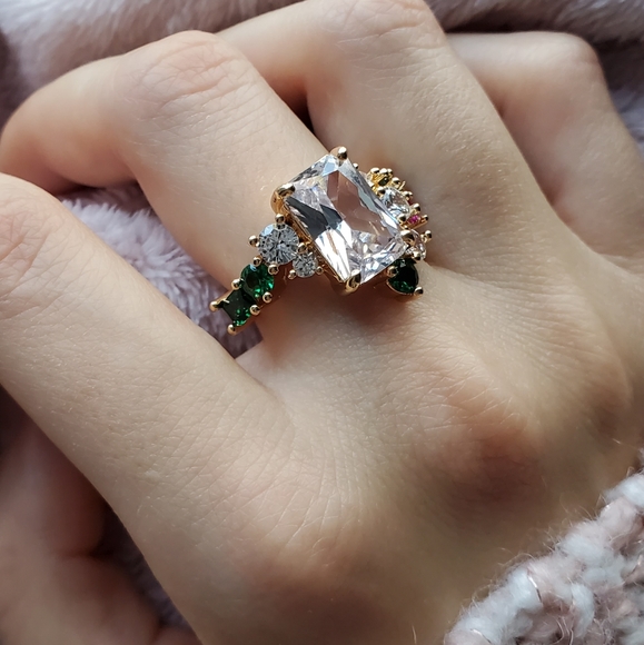 NWT Gorgeous Emerald Cut White Sapphire Ring - Picture 9 of 12